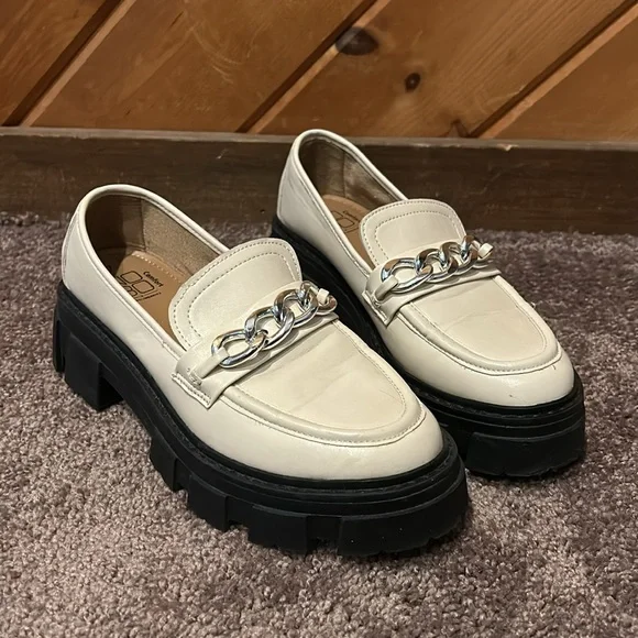 Y2K white chunky loafer with top chain - Picture 4 of 10